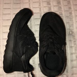 Black nike roshe size 9c